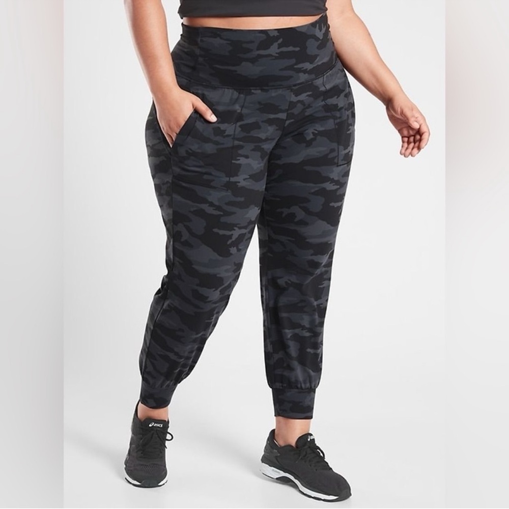 Athleta Salutation Camo Jogger Plus Workout Lounge Pants
